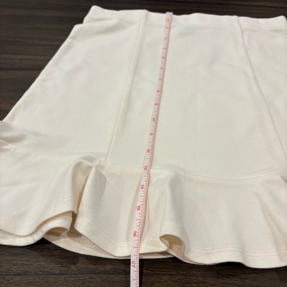 NWT Forever21 white bodycon mini skirt with peplum ruffle trim (M) - Picture 3 of 5